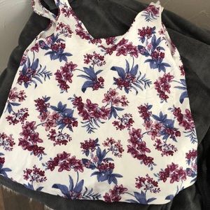 American eagle flowy tank top